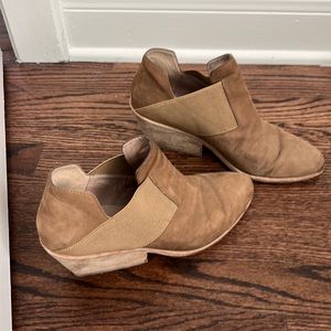 Eileen Fisher booties Sz 8.5. Beautiful tan/camel color. Good condition
